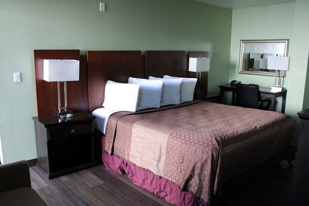 Rancho California Inn Deluxe Room 4