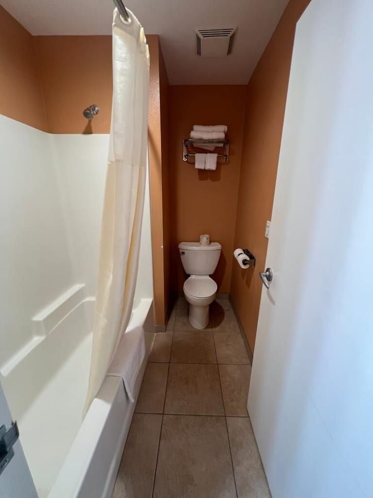 Rancho California Inn Deluxe Double Room 6