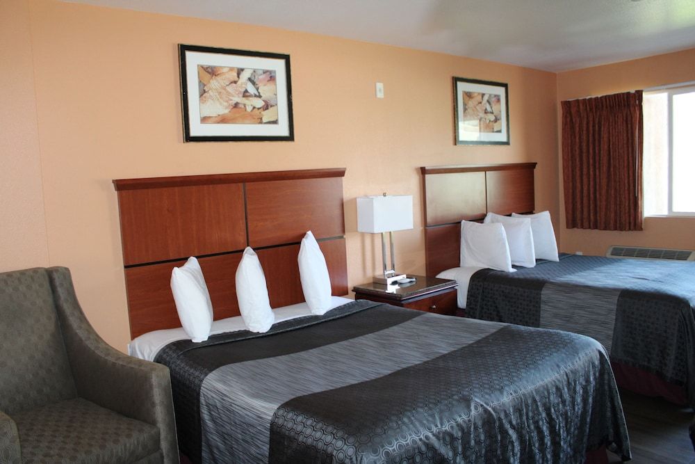 Rancho California Inn Deluxe Double Room 4