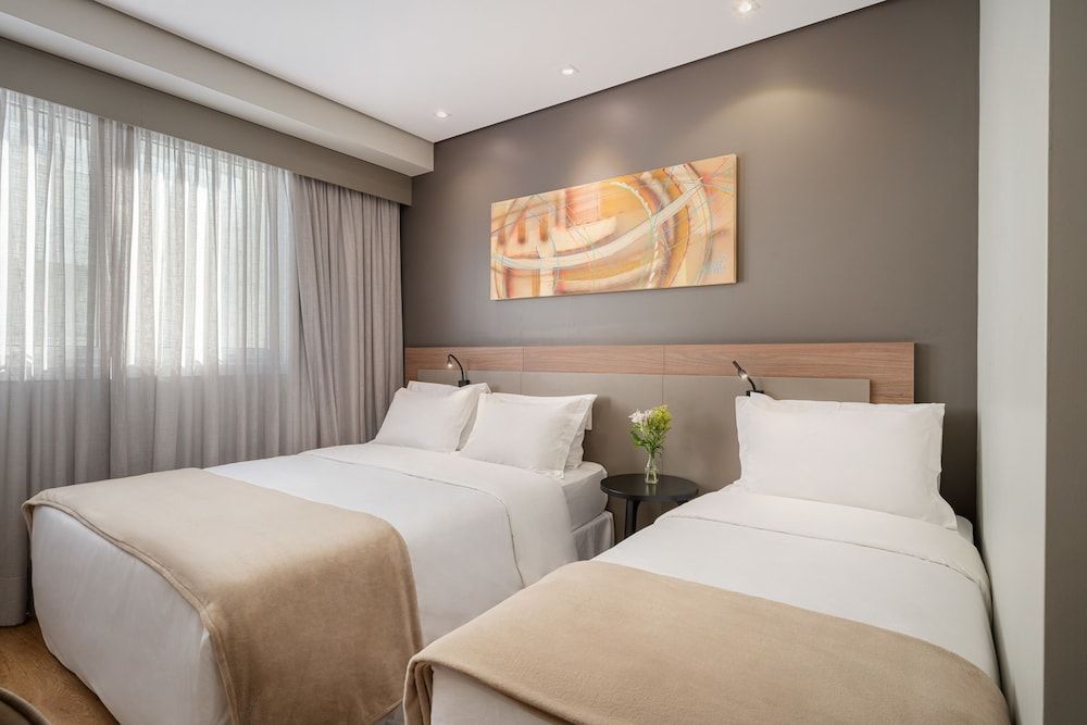Luxo Triplo - 1 Cama Queen e 1 Cama Solteiro