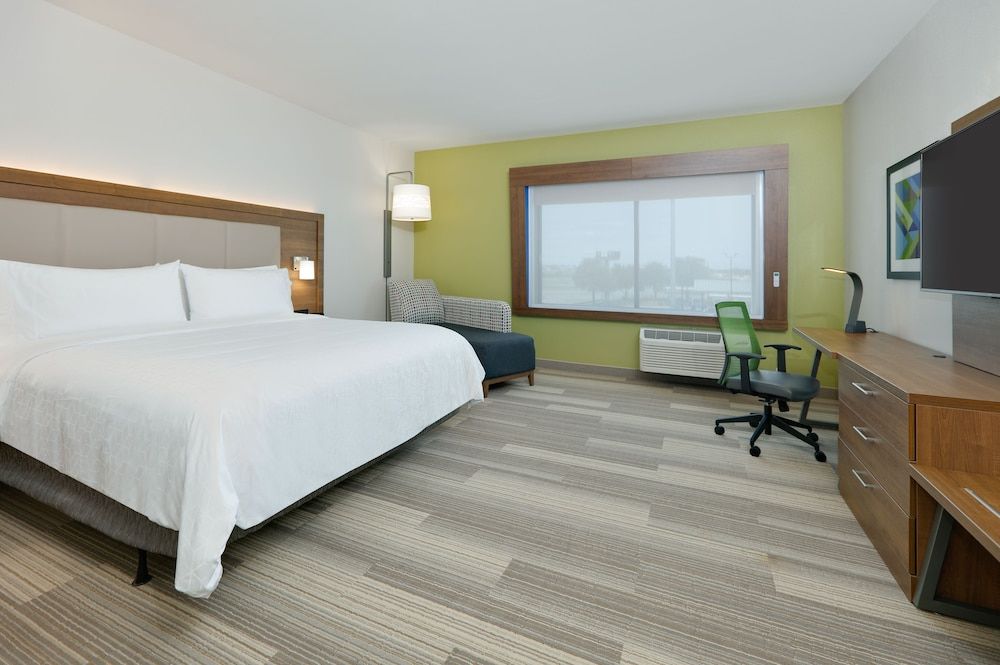 Standard Room, 1 King Bed, Roll-in Shower (Mobil Roll Shwr)