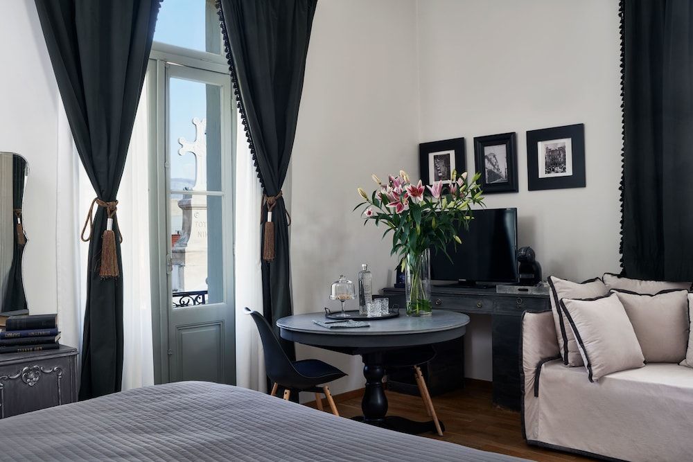 Emporikon Athens Hotel