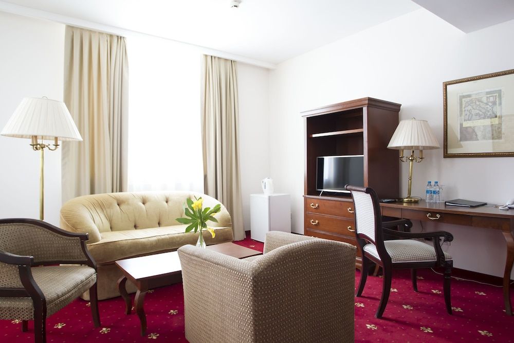 Atyrau Dastan Hotel Deluxe Room, 1 King Bed 2