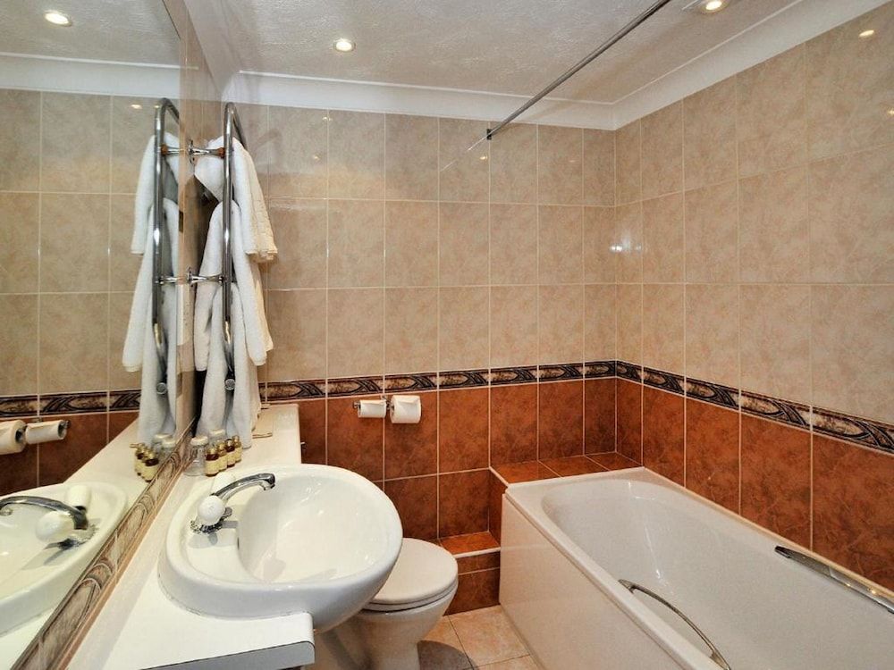 Ardington Hotel Single Room Ensuite 5