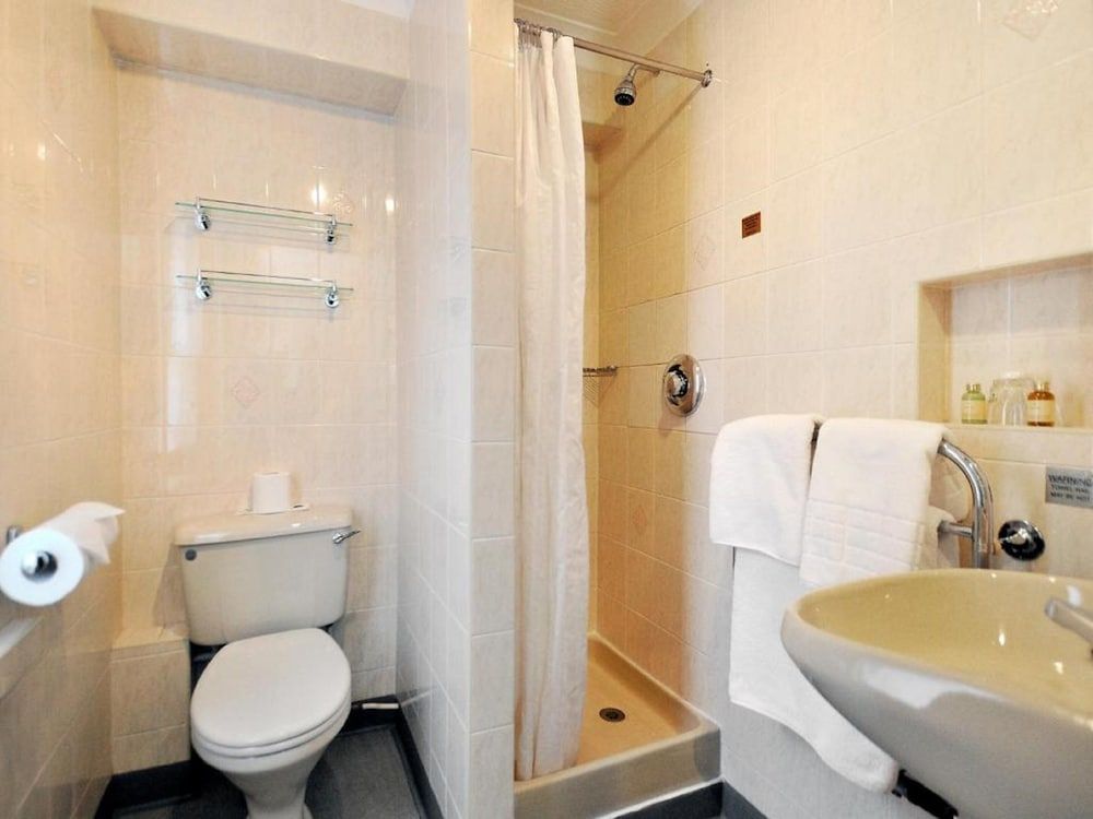 Ardington Hotel Single Room Ensuite 4