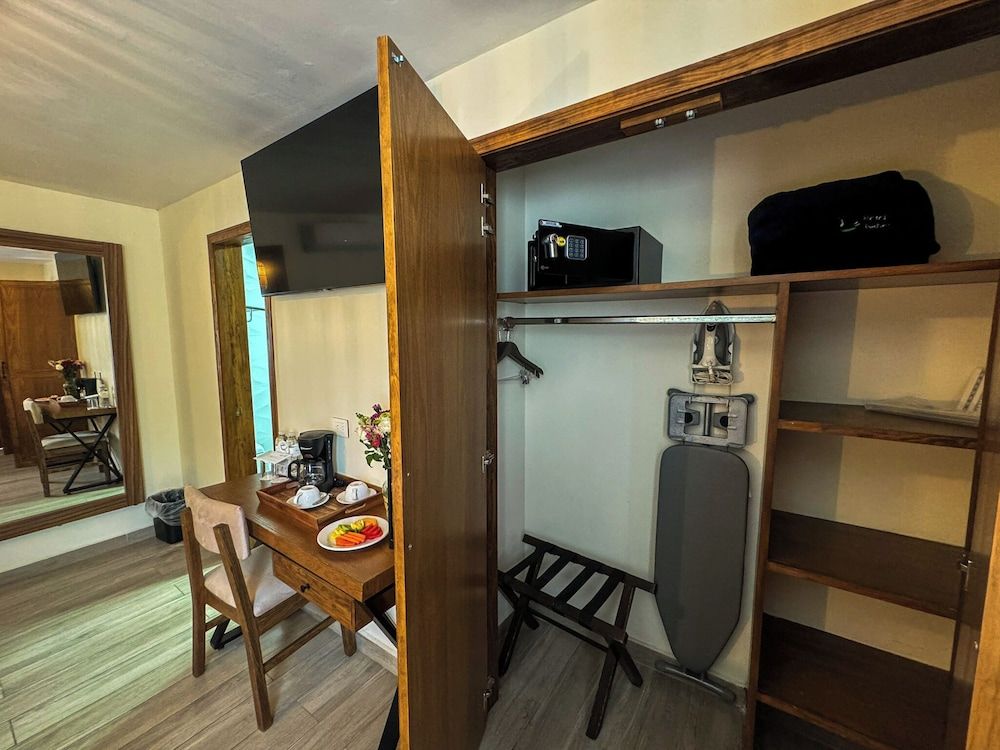 Hotel Isabel Standard Double Room, 2 Double Beds 5