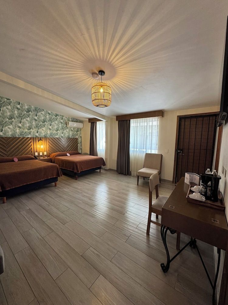 Hotel Isabel Junior Double Room