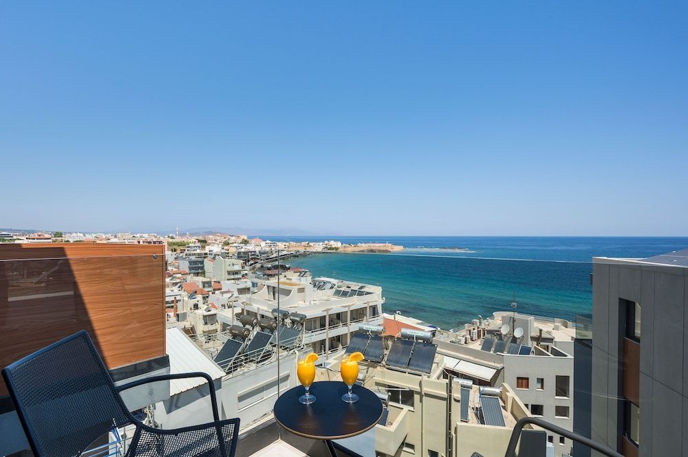 Hyperion City Hotel Superior Suite 9