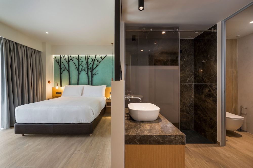 Hyperion City Hotel City Triple Room (with single sofa bed) 9