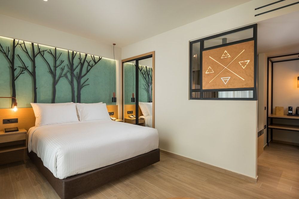 Hyperion City Hotel City Triple Room (with single sofa bed) 4