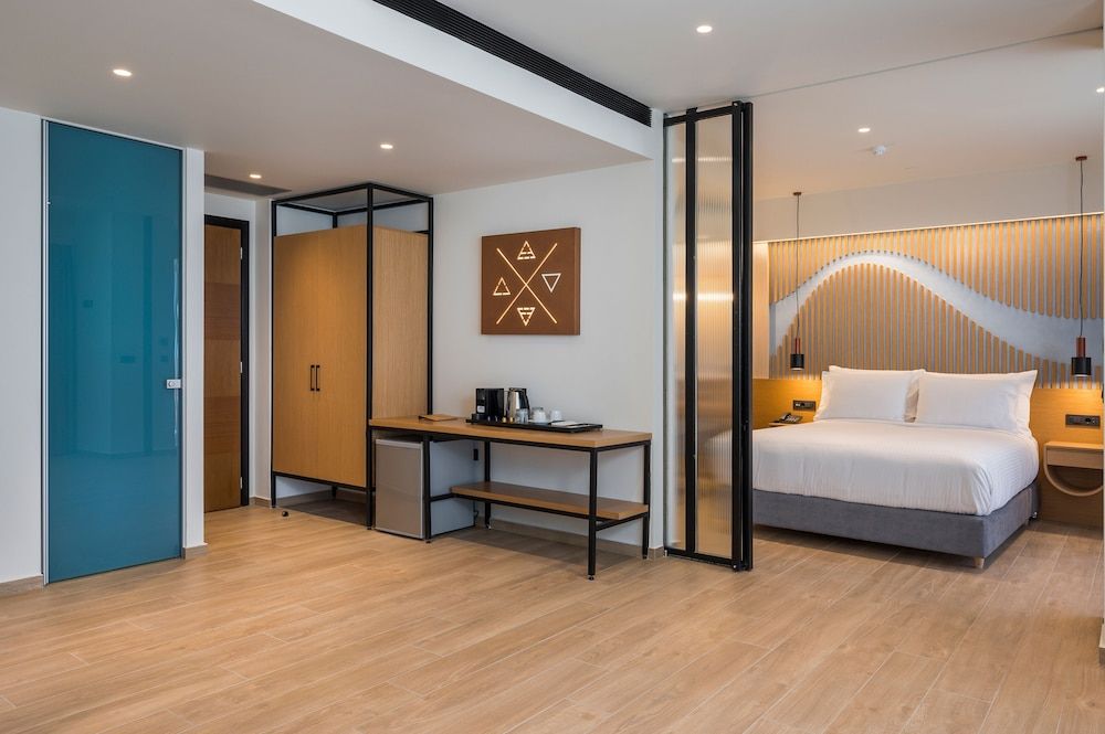 Hyperion City Hotel Superior Suite 5