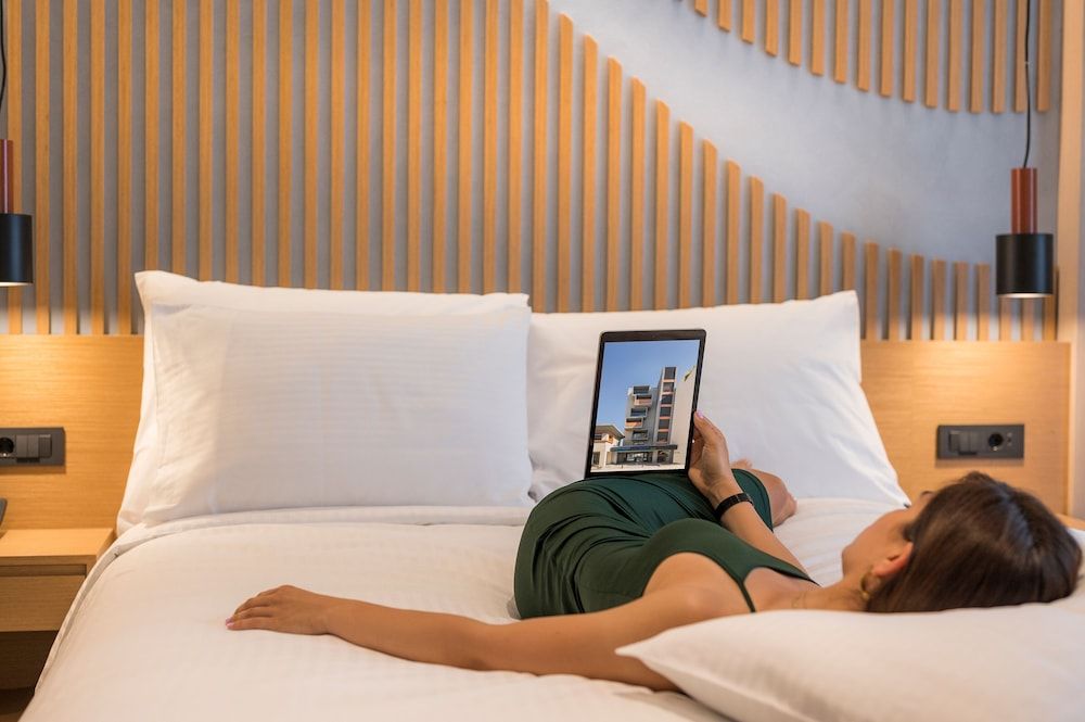 Hyperion City Hotel Superior Suite 3