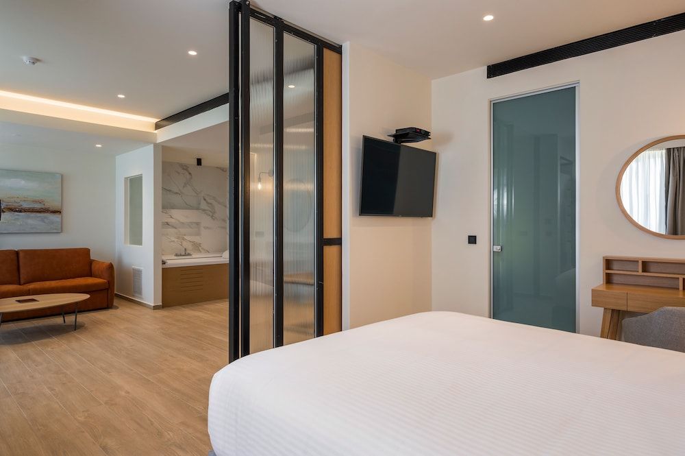 Hyperion City Hotel Superior Suite 2