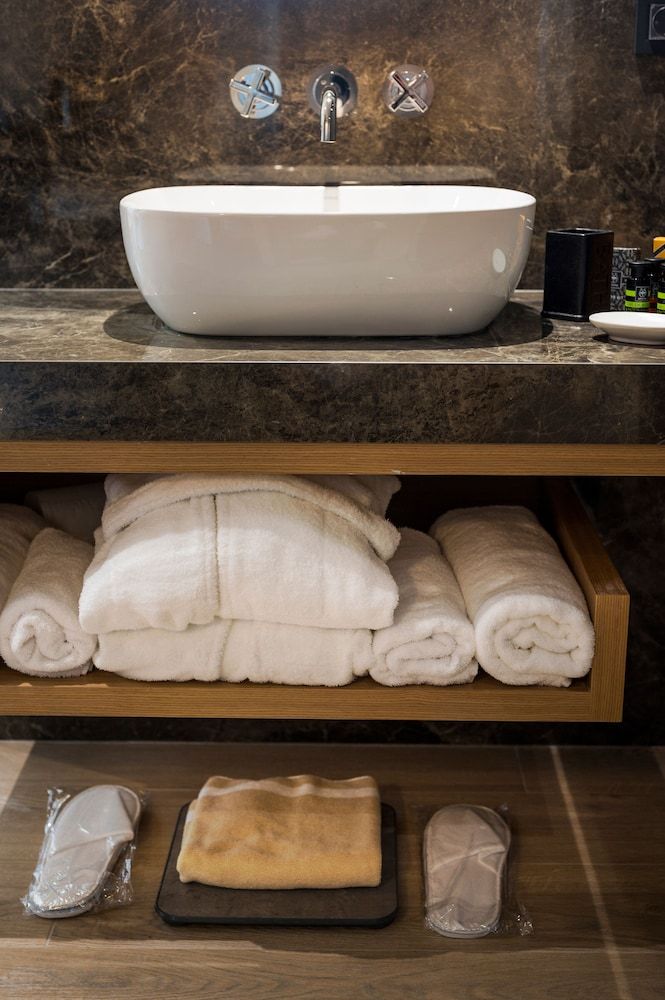 Hyperion City Hotel City Triple Room (with single sofa bed) 5