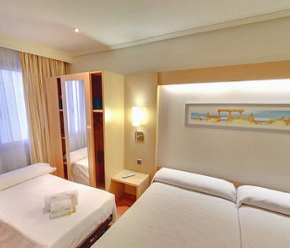 Abba Rambla Barcelona Triple Room (2 adults +1 child) 3