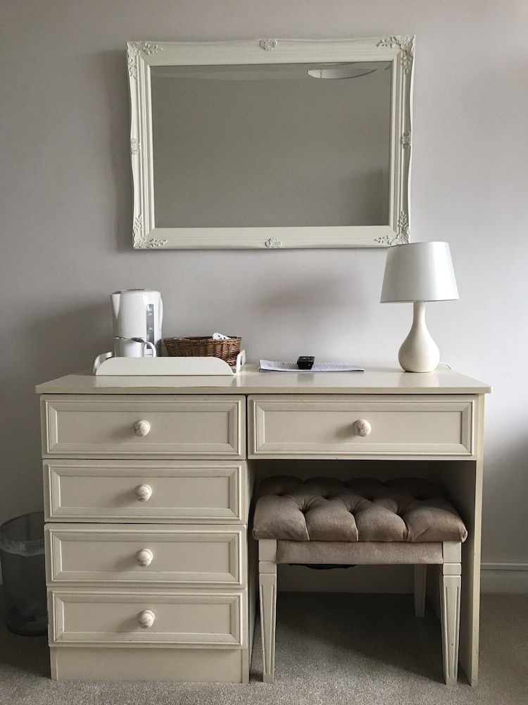 The Anchorage Hotel Single Room 2