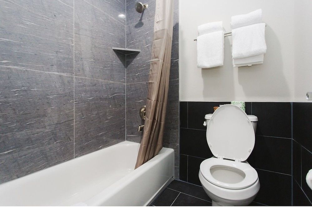 Palace Inn Conroe Standard Room, 2 Queen Beds 6