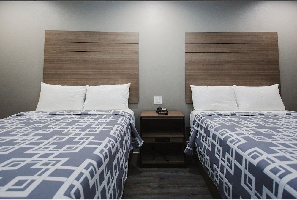 Palace Inn Conroe Standard Room, 2 Queen Beds 2