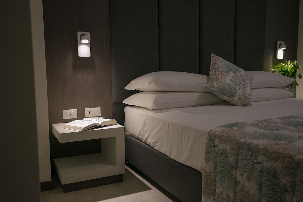 Suite, Queen and Sofa Bed, City View, Balcony