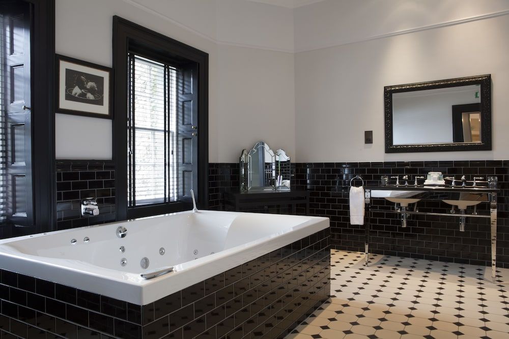 Lairds Suite