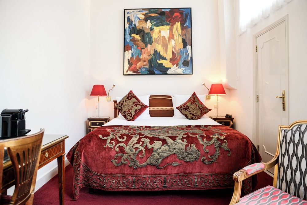 Ambassade Hotel Classic Double Room 6