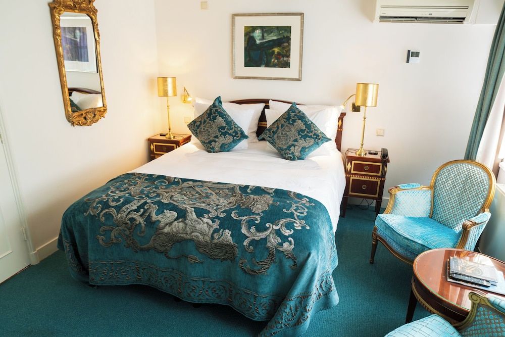 Ambassade Hotel Classic Double Room 3