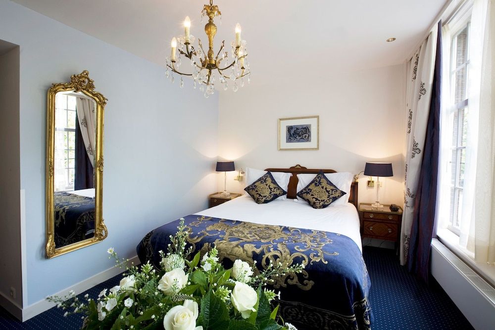 undefined Ambassade Hotel 4