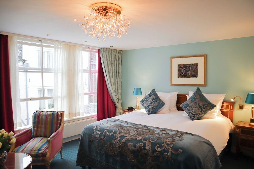 Ambassade Hotel Classic Double Room 7