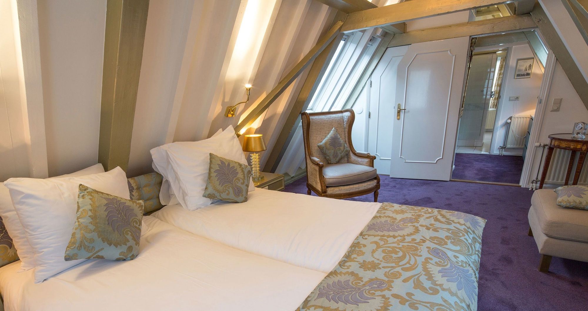 undefined Ambassade Hotel 10
