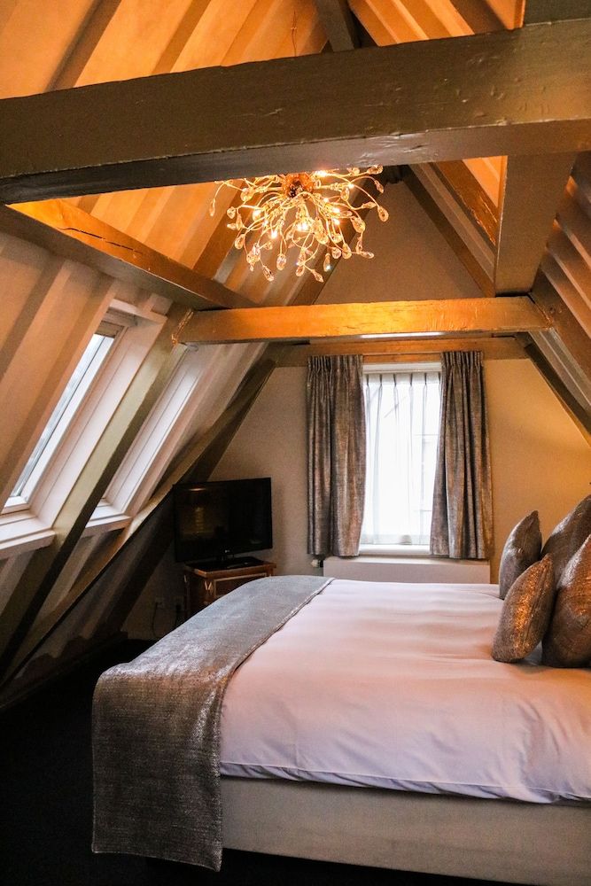 undefined Ambassade Hotel 9