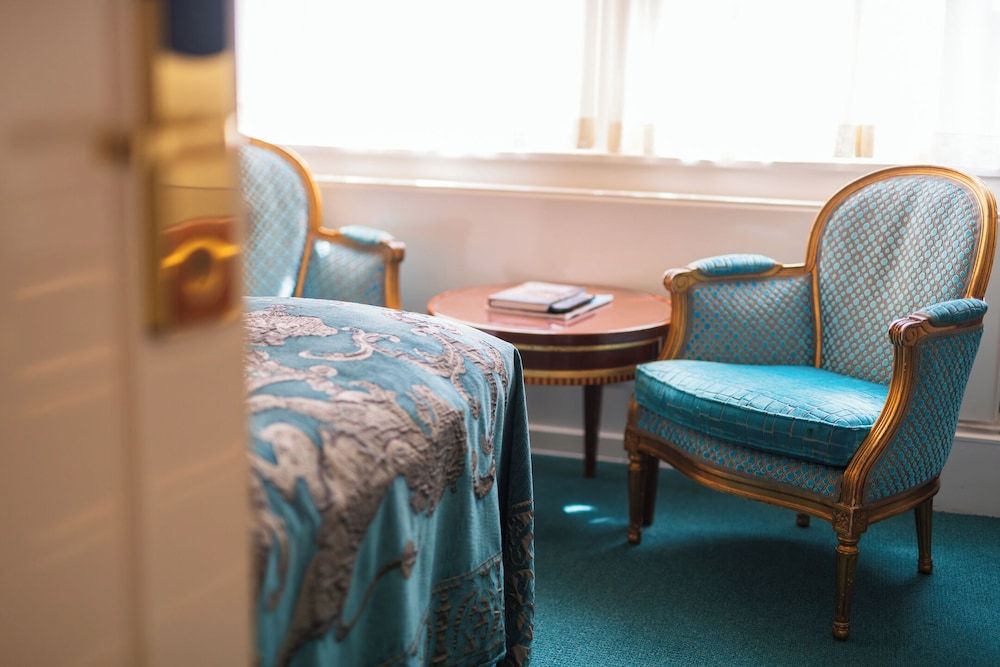 Ambassade Hotel Classic Double Room 13