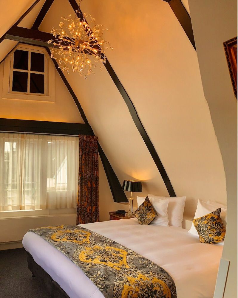 Ambassade Hotel Classic Double Room 5