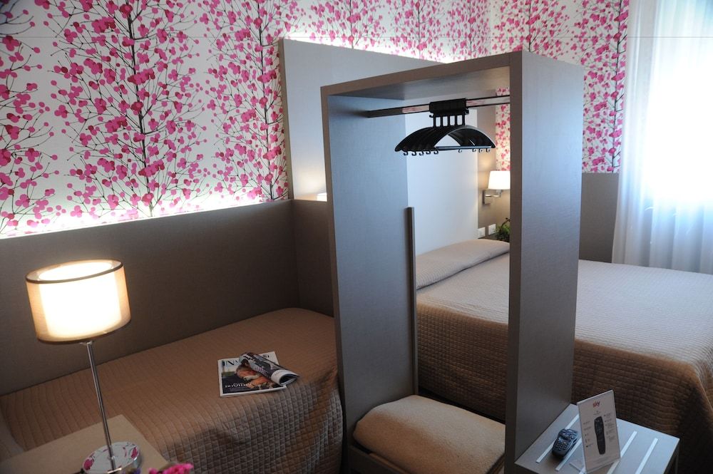 Astoria Basic Triple Room 6