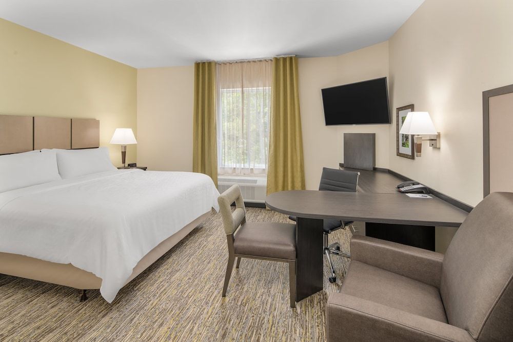 Studio Suite, 1 King Bed, Accessible (Communications, Roll-In Shower)