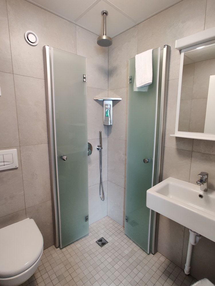 Hótel Borgarnes Twin Room, Private Bathroom 7