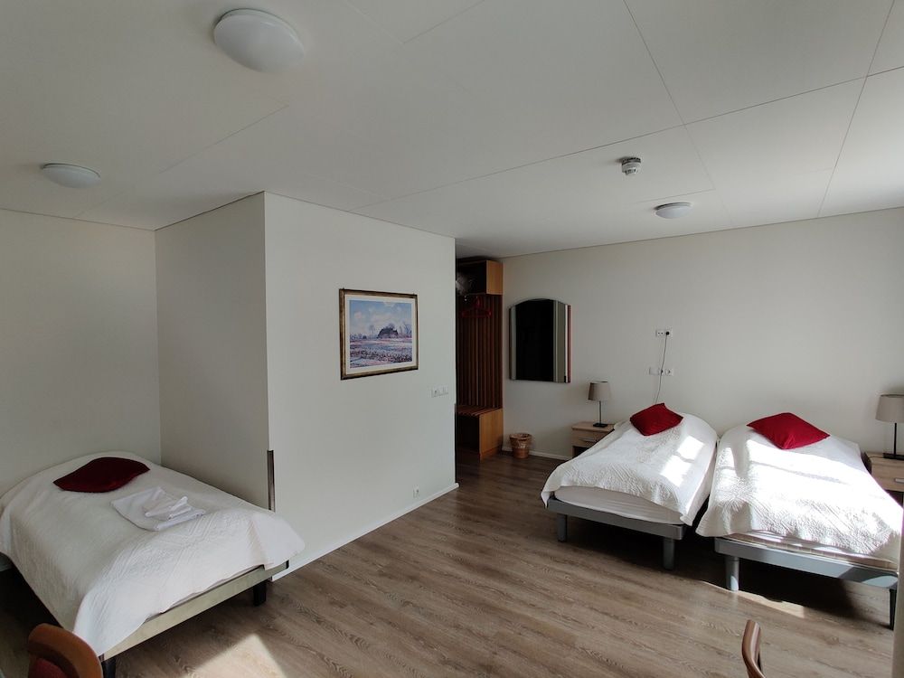 Hótel Borgarnes Triple Room, Private Bathroom 8