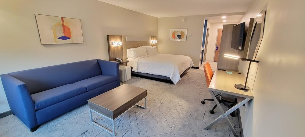 Suite, 1 King Bed, Accessible, Non Smoking (Communications)