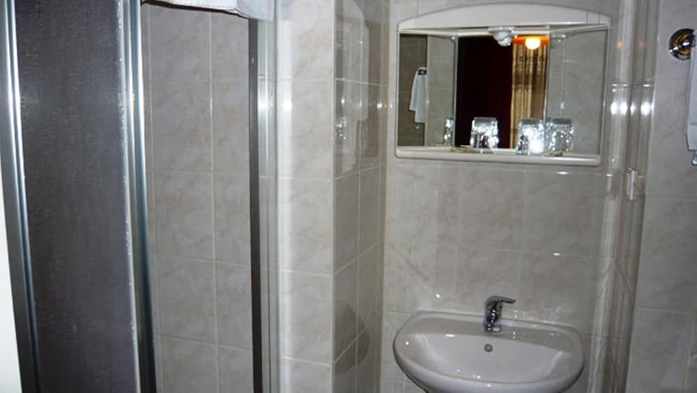 undefined Hotel Arpi 5