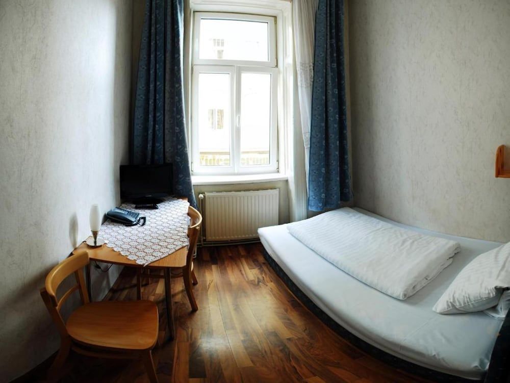 undefined Hotel Arpi 4