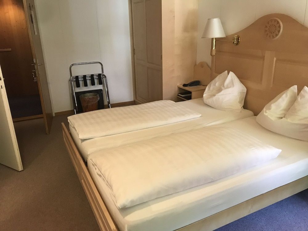 Hotel Bellevue - Traditional Swiss Hideaway Double Room 4