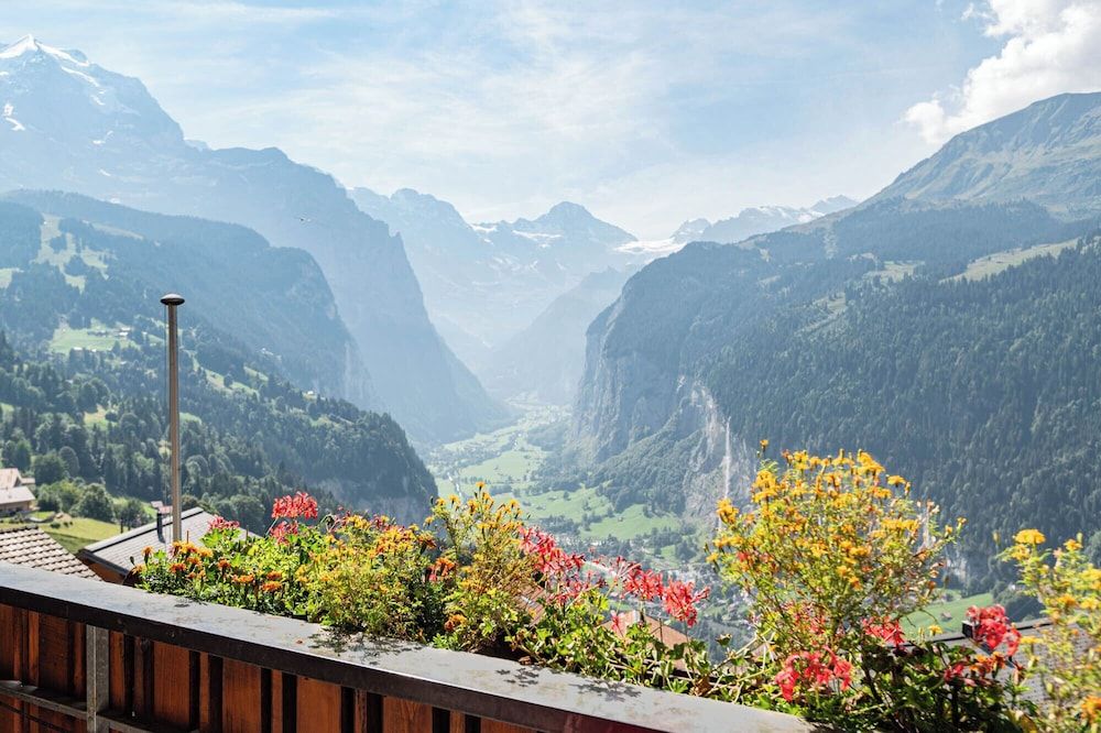 Hotel Bellevue - Traditional Swiss Hideaway Twin Room, Balcony, Mountain View 16