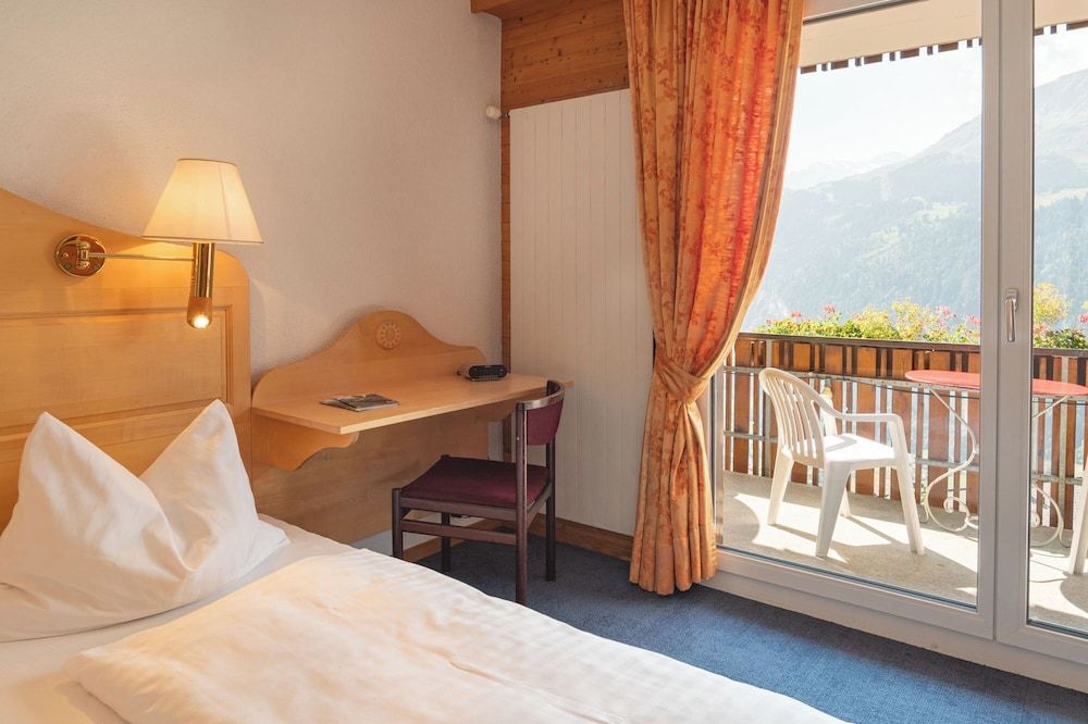 Hotel Bellevue - Traditional Swiss Hideaway Twin Room, Balcony, Mountain View 7