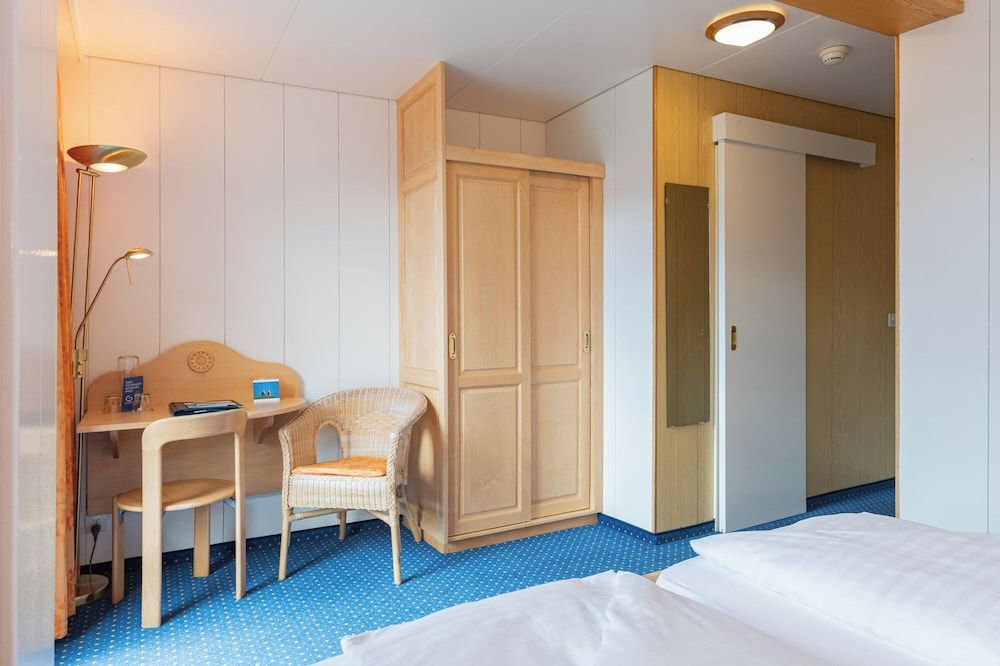 Hotel Bellevue - Traditional Swiss Hideaway Twin Room, Balcony, Mountain View 22