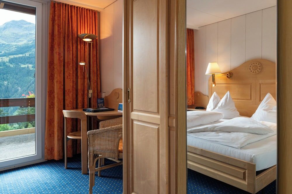 Hotel Bellevue - Traditional Swiss Hideaway Twin Room, Balcony, Mountain View 4