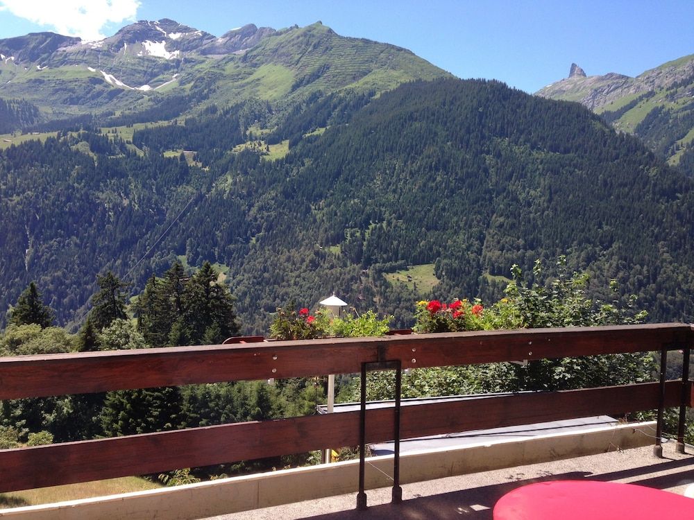 Hotel Bellevue - Traditional Swiss Hideaway Twin Room, Balcony, Mountain View 14