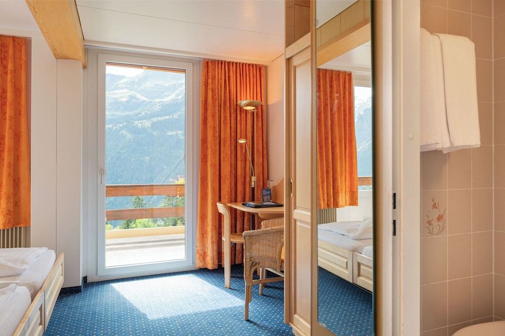 Hotel Bellevue - Traditional Swiss Hideaway Twin Room, Balcony, Mountain View 23