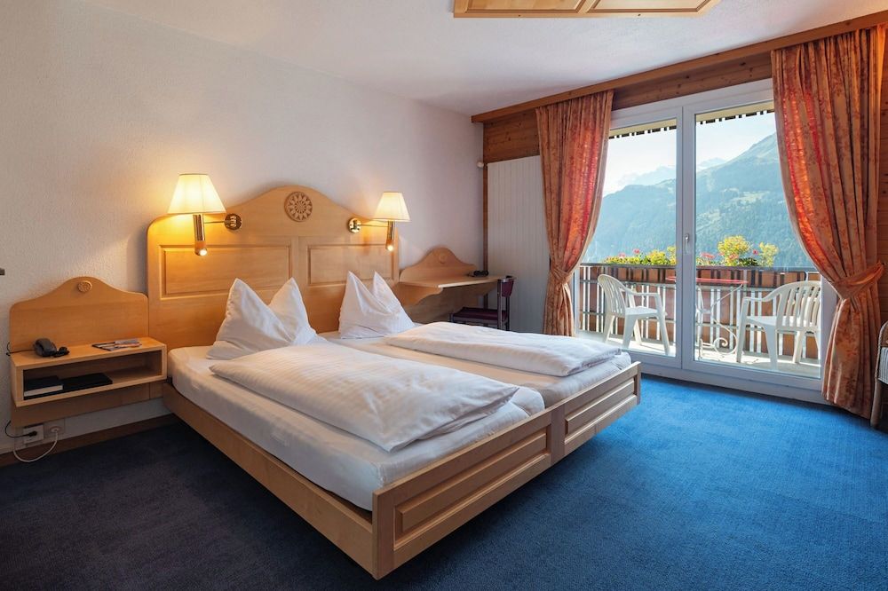 Hotel Bellevue - Traditional Swiss Hideaway Twin Room, Balcony, Mountain View 10