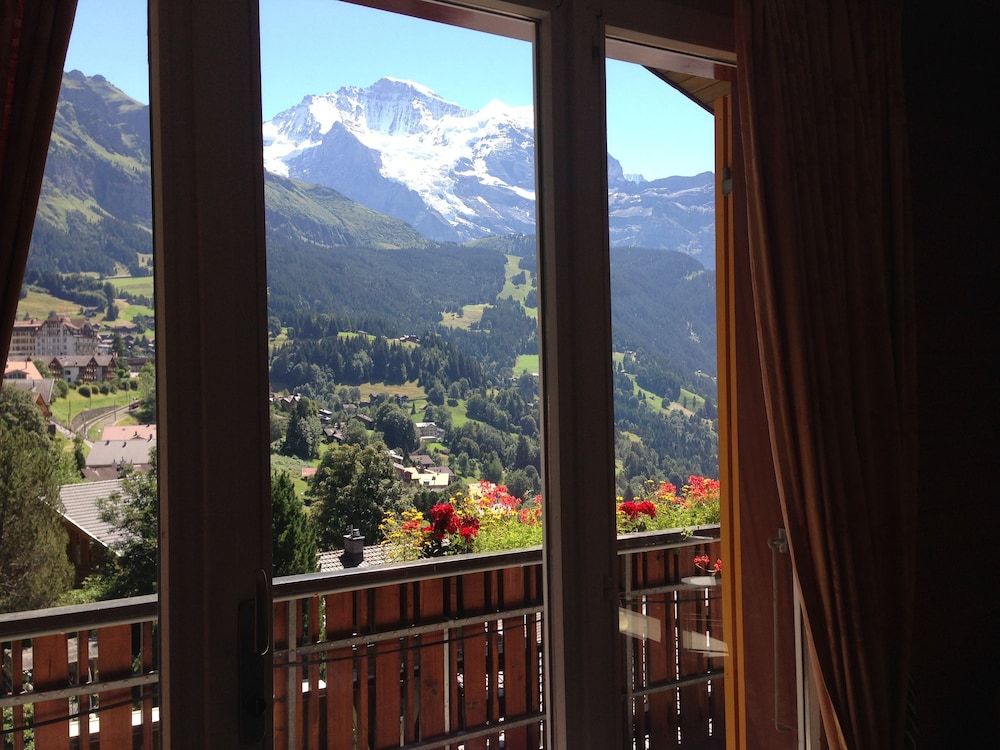 Hotel Bellevue - Traditional Swiss Hideaway Twin Room, Balcony, Mountain View 13
