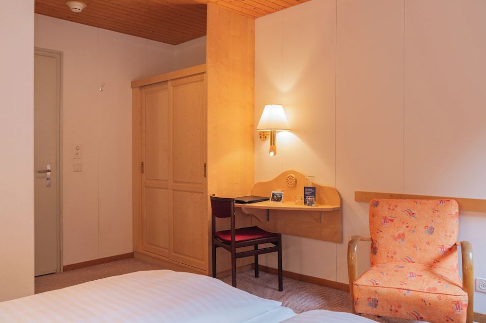 Hotel Bellevue - Traditional Swiss Hideaway Double Room 20