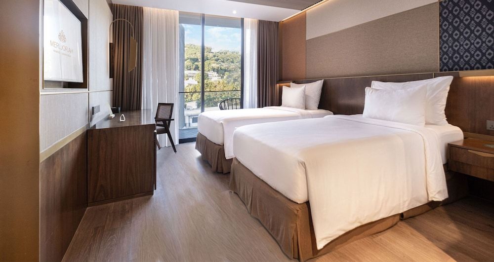 Meruorah Komodo Labuan Bajo Signature Hill View Twin Bed 2